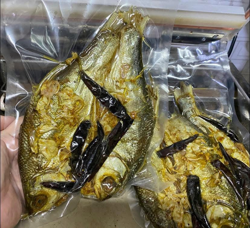 Myat ငါးဖမ်းမ ငပိကောင်ကြော် 320g