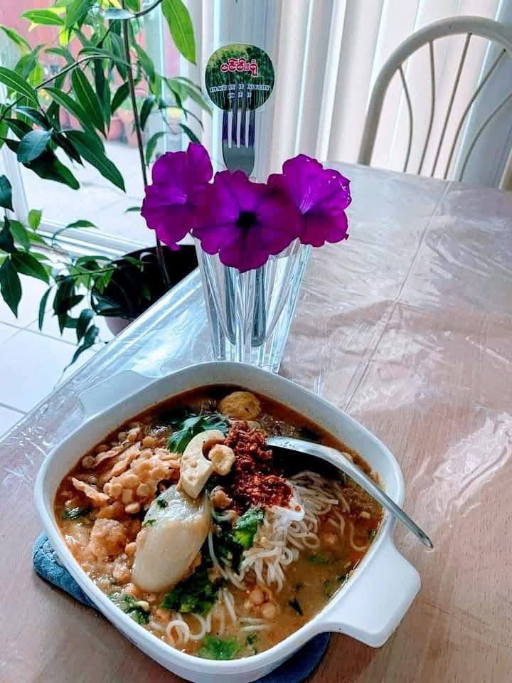 Pin Waryone ပင်ဝါးရုံ မုန့်ဟင်းခါး (အနှစ်)