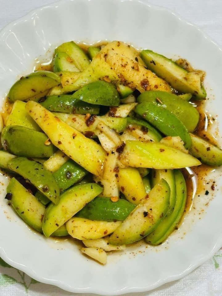 Fresh Mango သရက်သီးစိမ်း