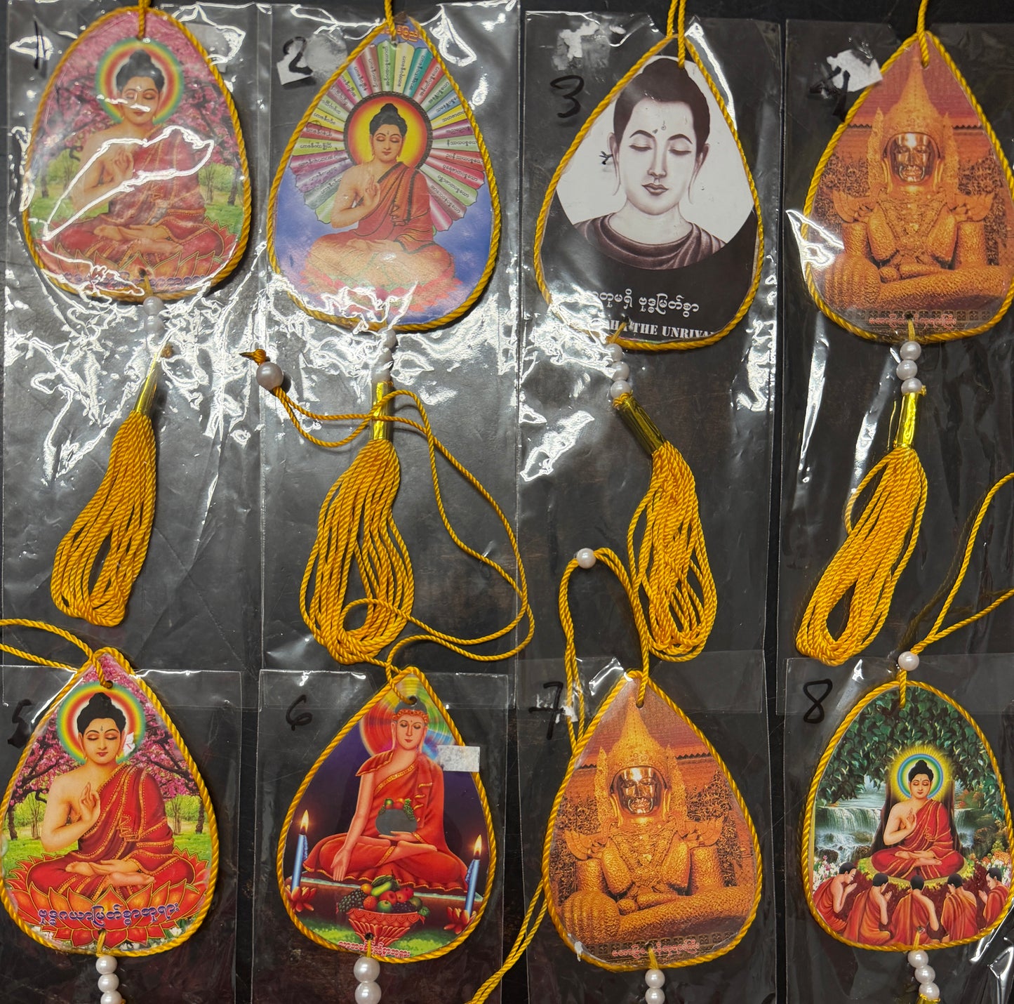 BD ဘုရားပုံ ကားမှန်ချိတ် (ညောင်ရွက်)