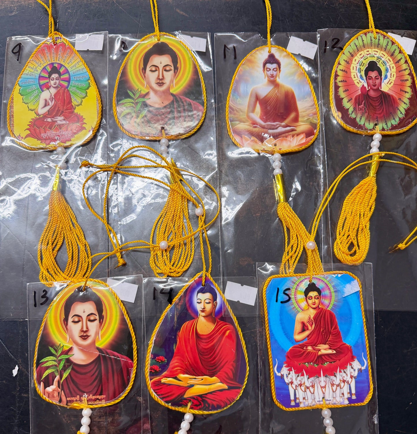 BD ဘုရားပုံ ကားမှန်ချိတ် (ညောင်ရွက်)