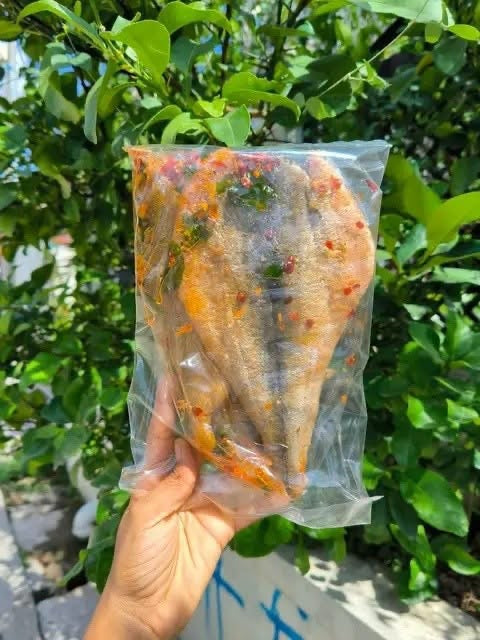 Featherback Fish Skin ငါးဖယ်အရေခွံကြော်