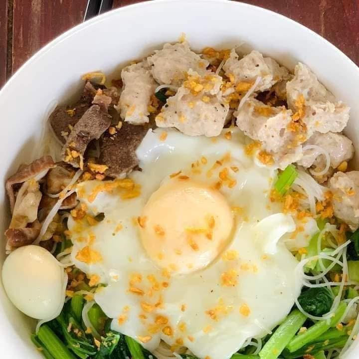 Nom Nom ကြက်သားကြေးအိုးဆီချက်အရသာ